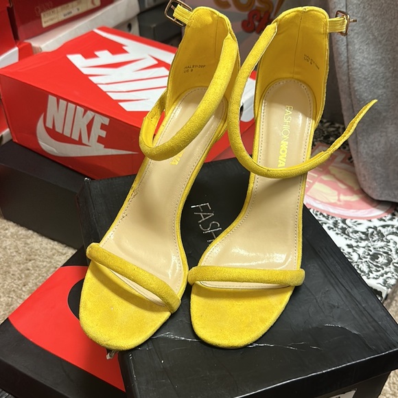 Heels - Picture 3 of 3